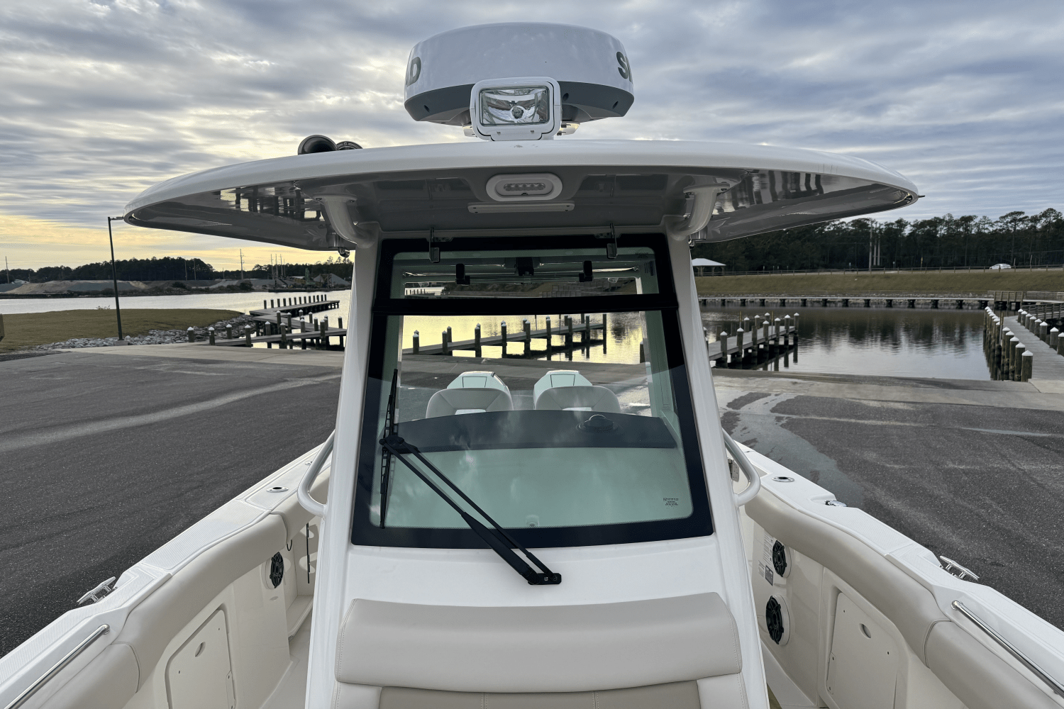 Slide: The Image of Boston Whaler 280 Outrage 2025 - 27