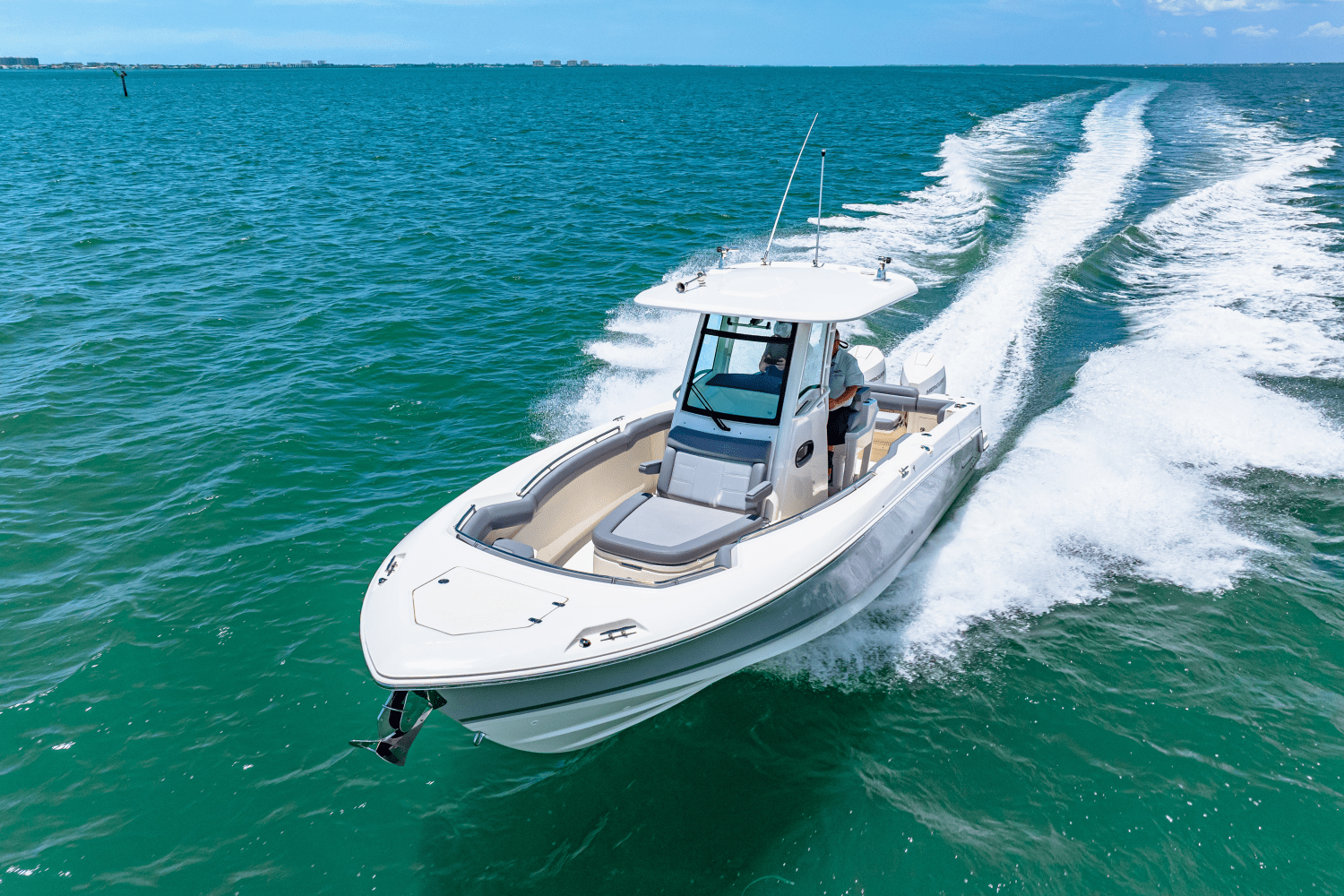 Slide: The Image of Boston Whaler 280 Outrage 2025 - 28