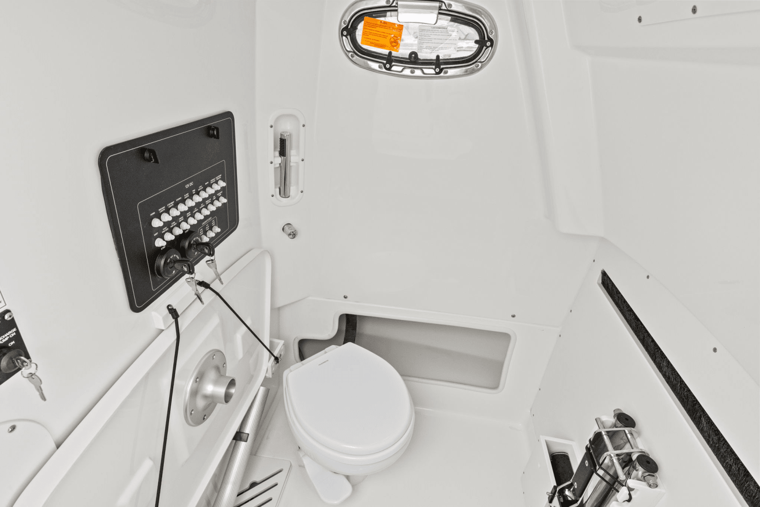 Slide: The Image of Boston Whaler 280 Outrage 2025 - 28
