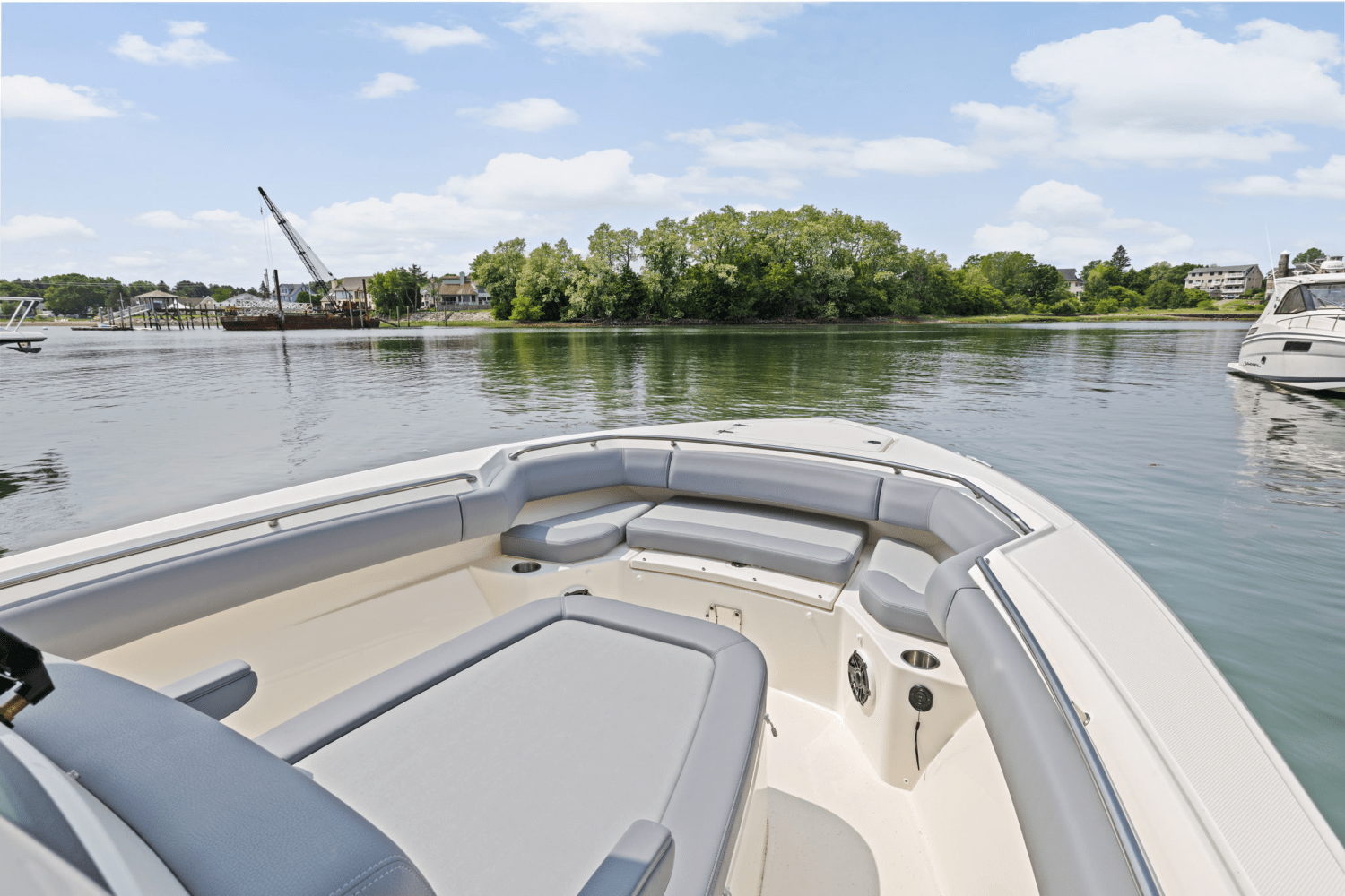 Slide: The Image of Boston Whaler 280 Outrage 2025 - 29