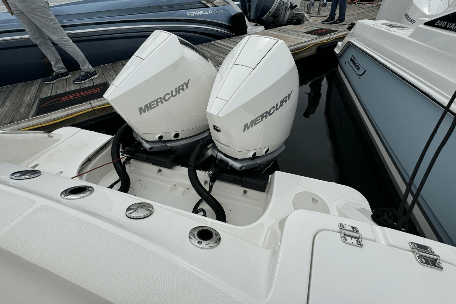 Slide: The Image of Boston Whaler 280 Outrage 2025 - 3