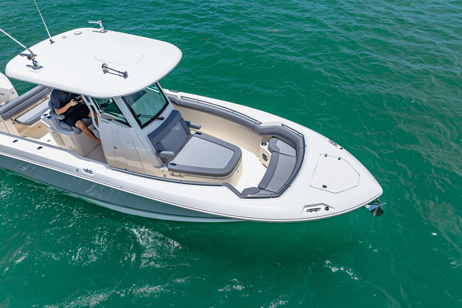 Slide: The Image of Boston Whaler 280 Outrage 2025 - 3