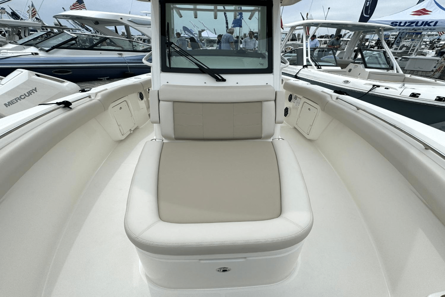 Slide: The Image of Boston Whaler 280 Outrage 2025 - 30