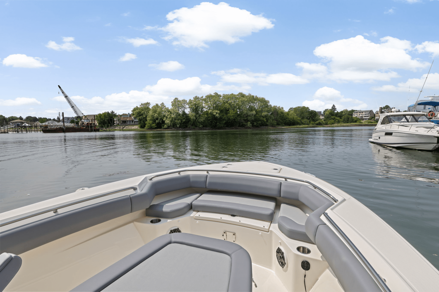 Slide: The Image of Boston Whaler 280 Outrage 2025 - 30