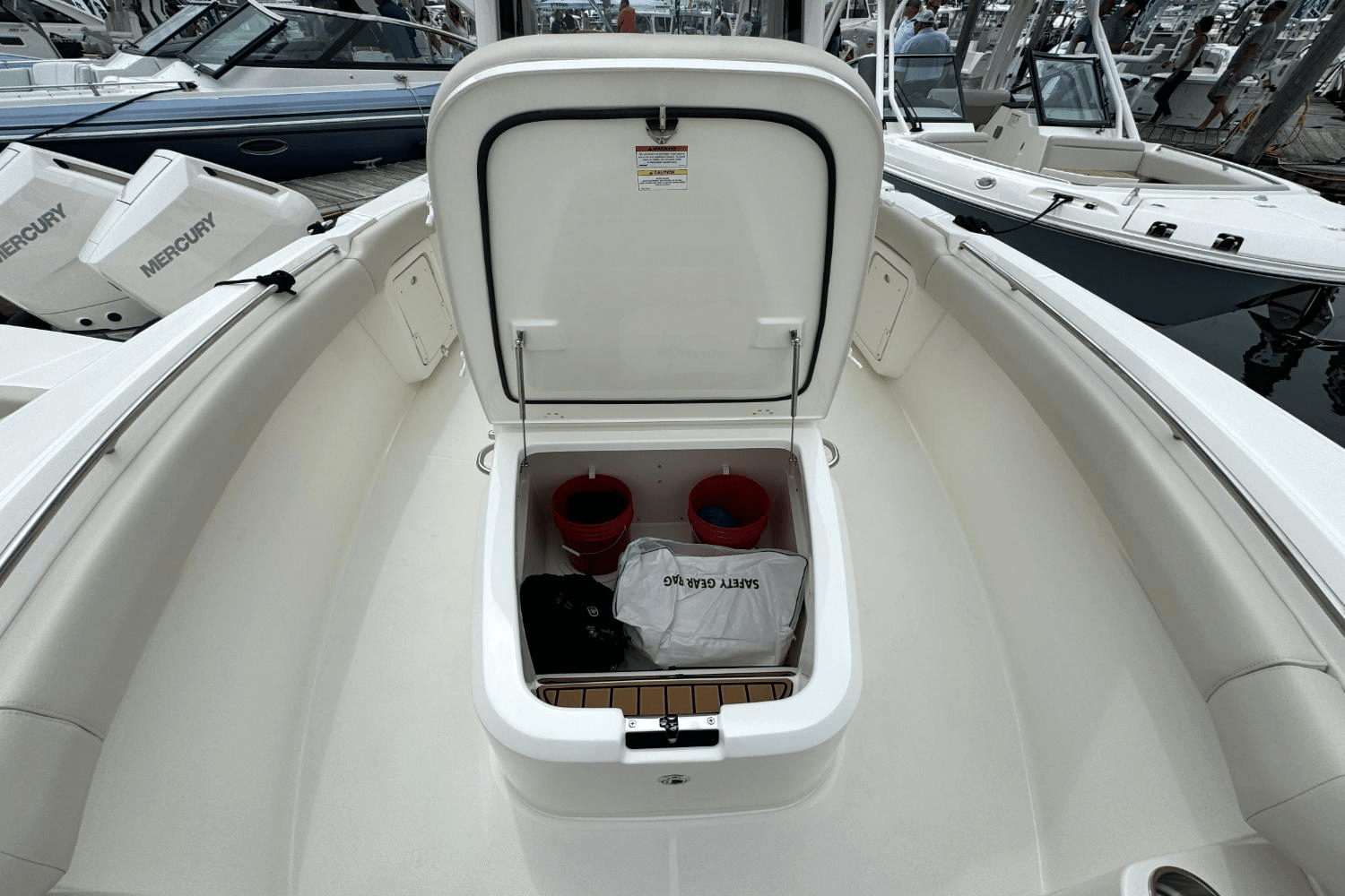 Slide: The Image of Boston Whaler 280 Outrage 2025 - 31