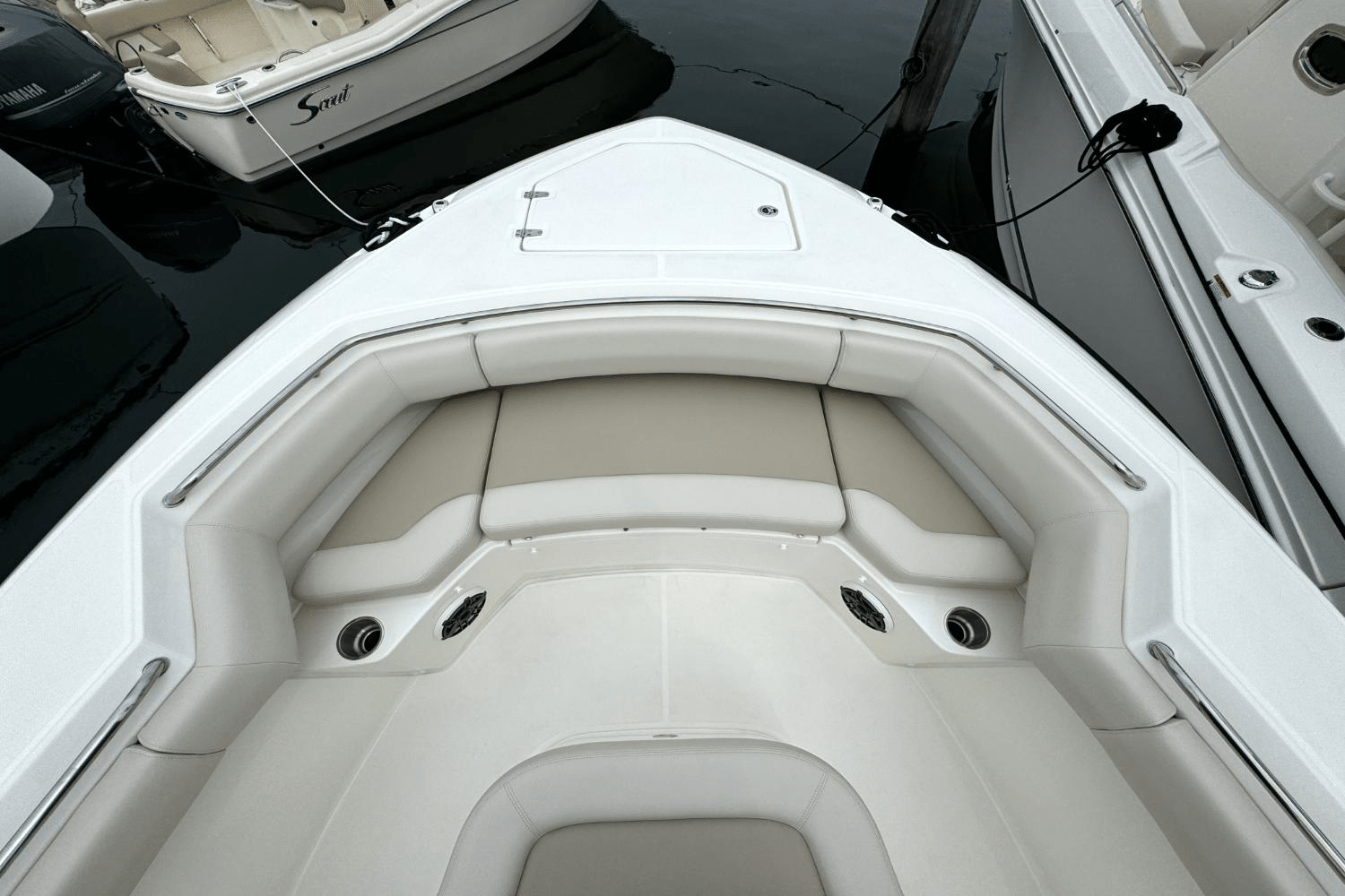 Slide: The Image of Boston Whaler 280 Outrage 2025 - 32