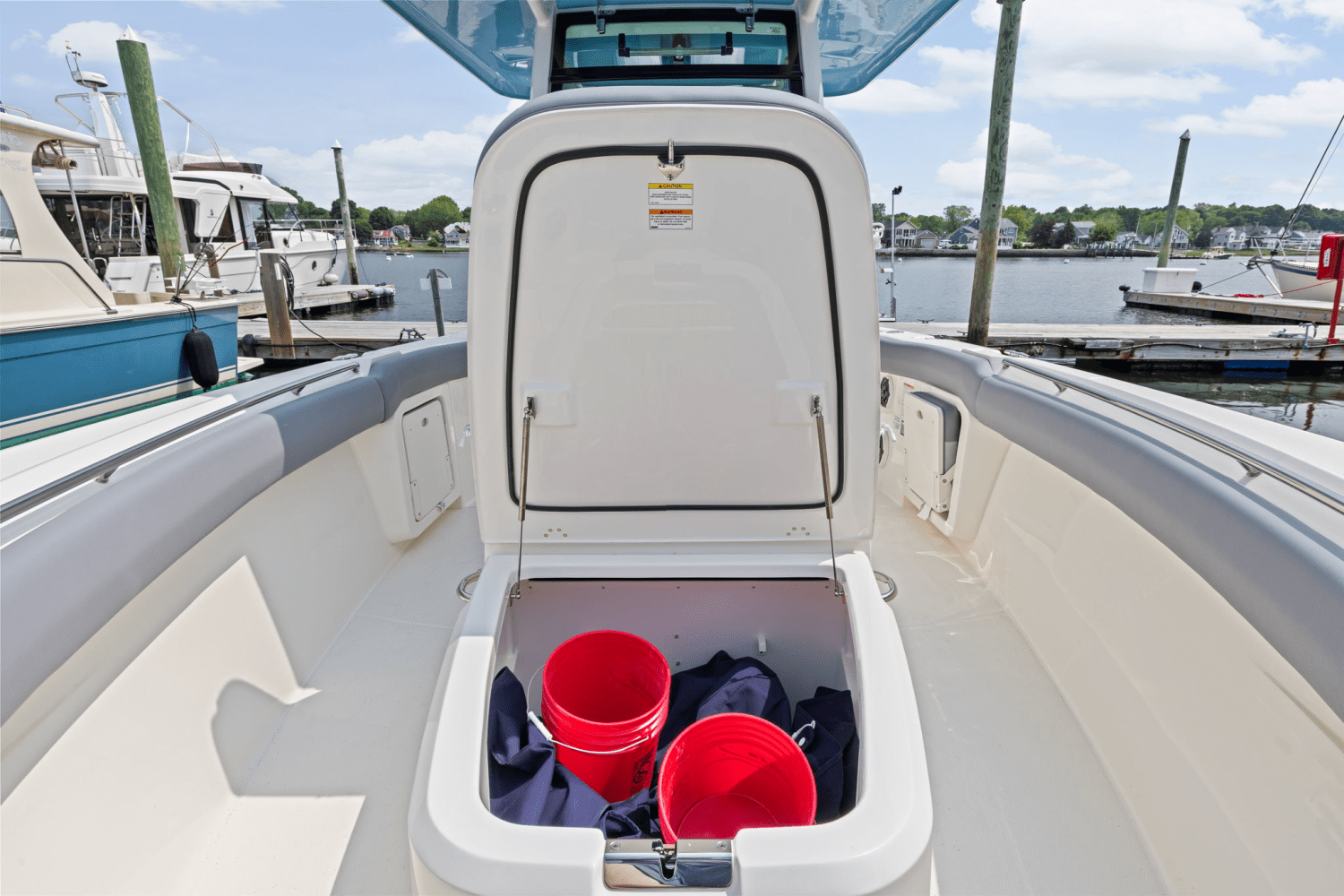 Slide: The Image of Boston Whaler 280 Outrage 2025 - 32
