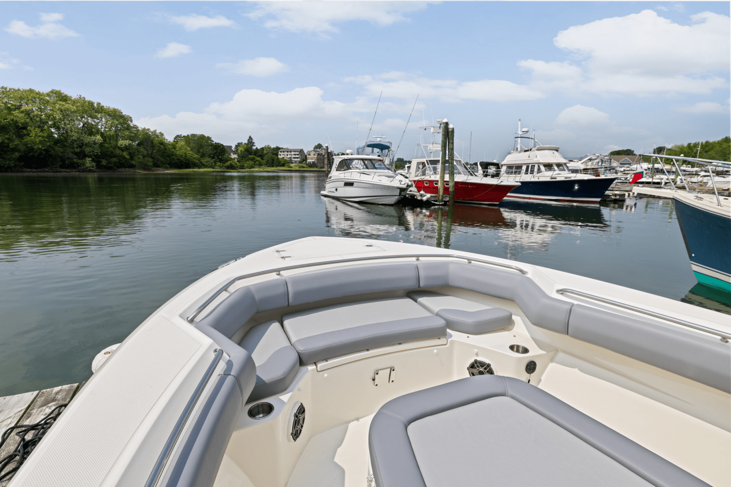 Slide: The Image of Boston Whaler 280 Outrage 2025 - 33