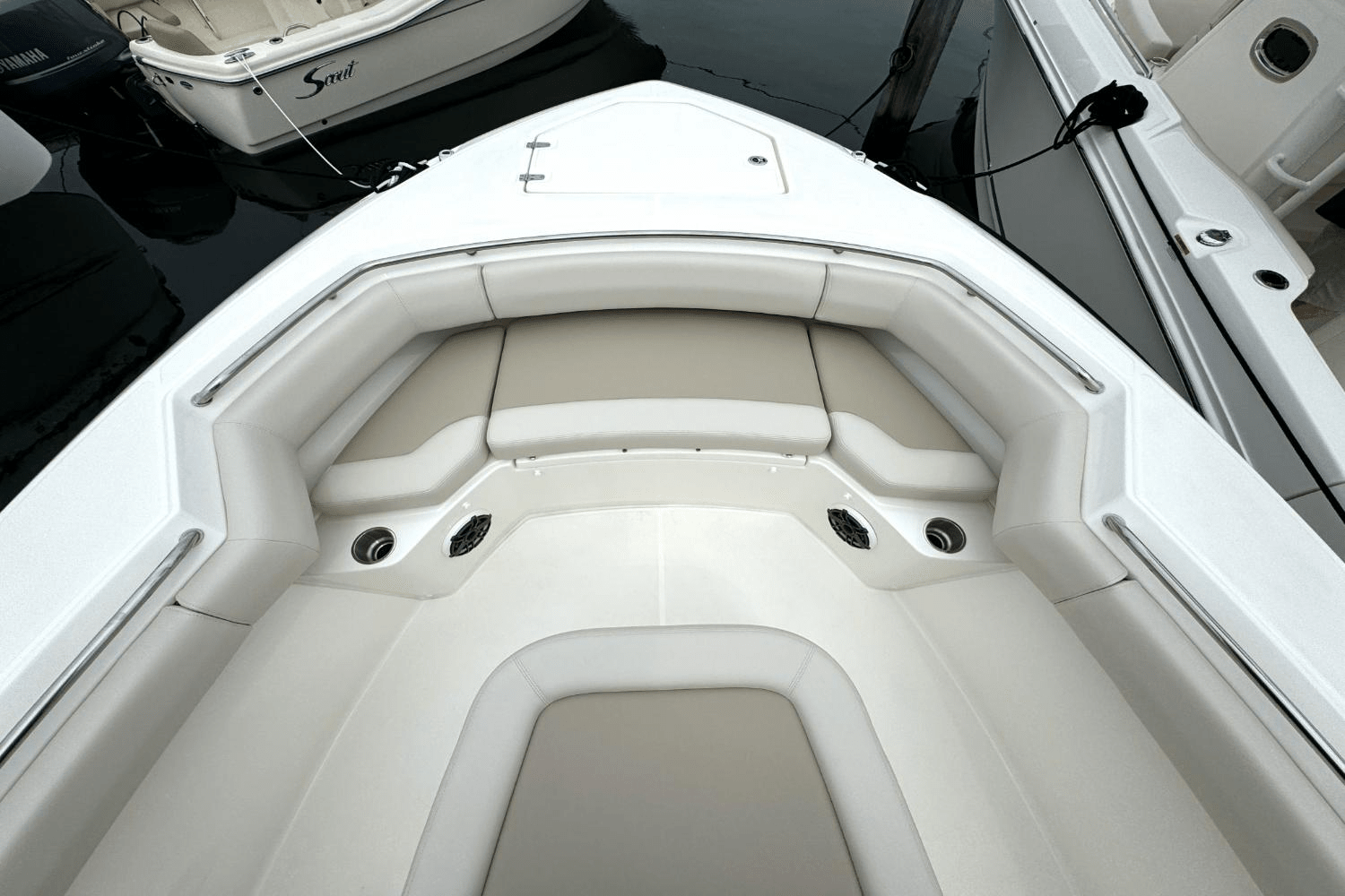 Slide: The Image of Boston Whaler 280 Outrage 2025 - 33