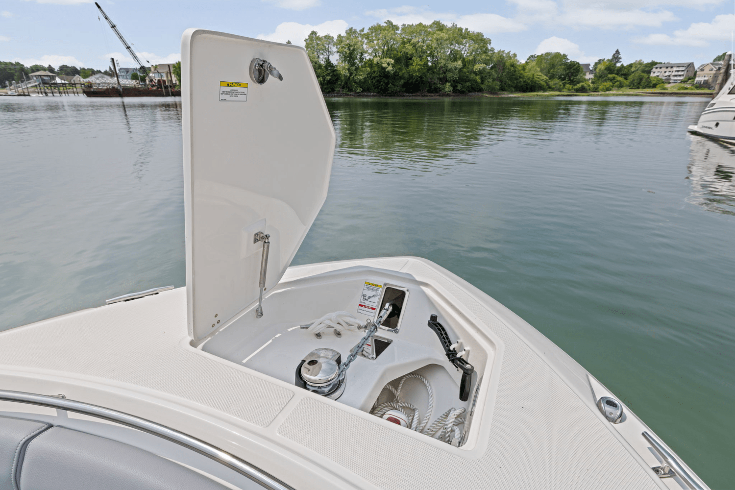Slide: The Image of Boston Whaler 280 Outrage 2025 - 34