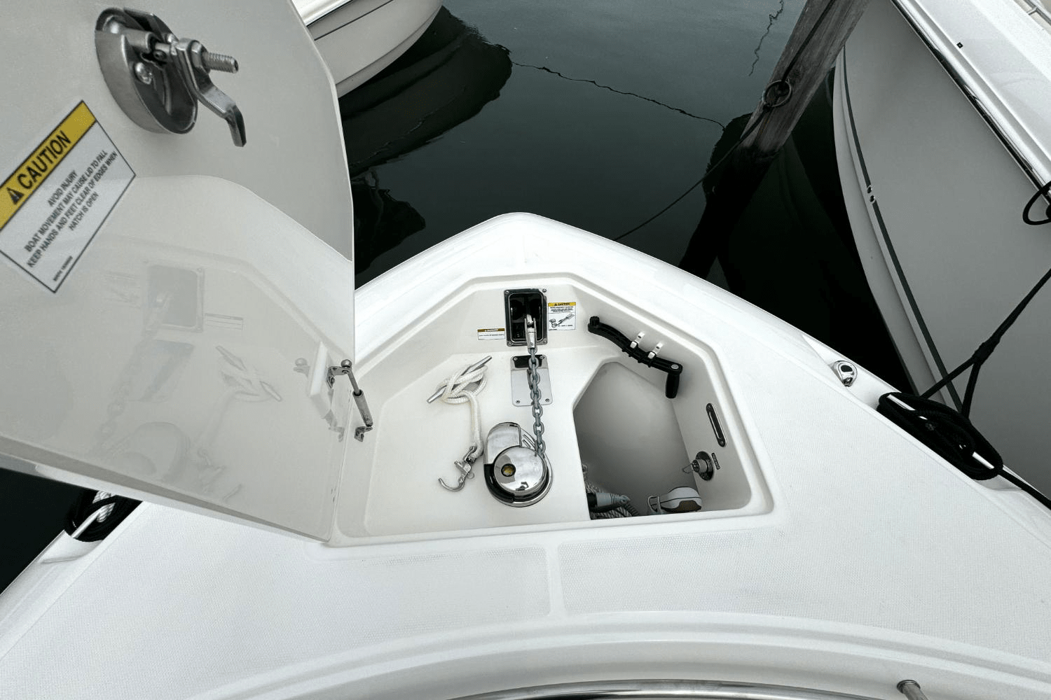 Slide: The Image of Boston Whaler 280 Outrage 2025 - 35