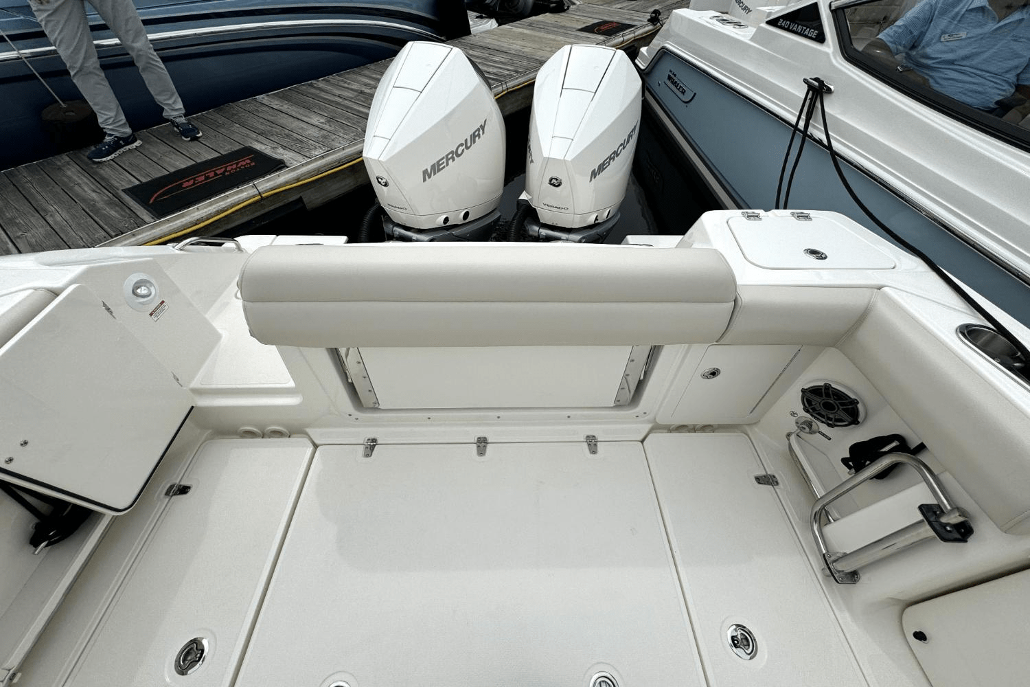 Slide: The Image of Boston Whaler 280 Outrage 2025 - 4