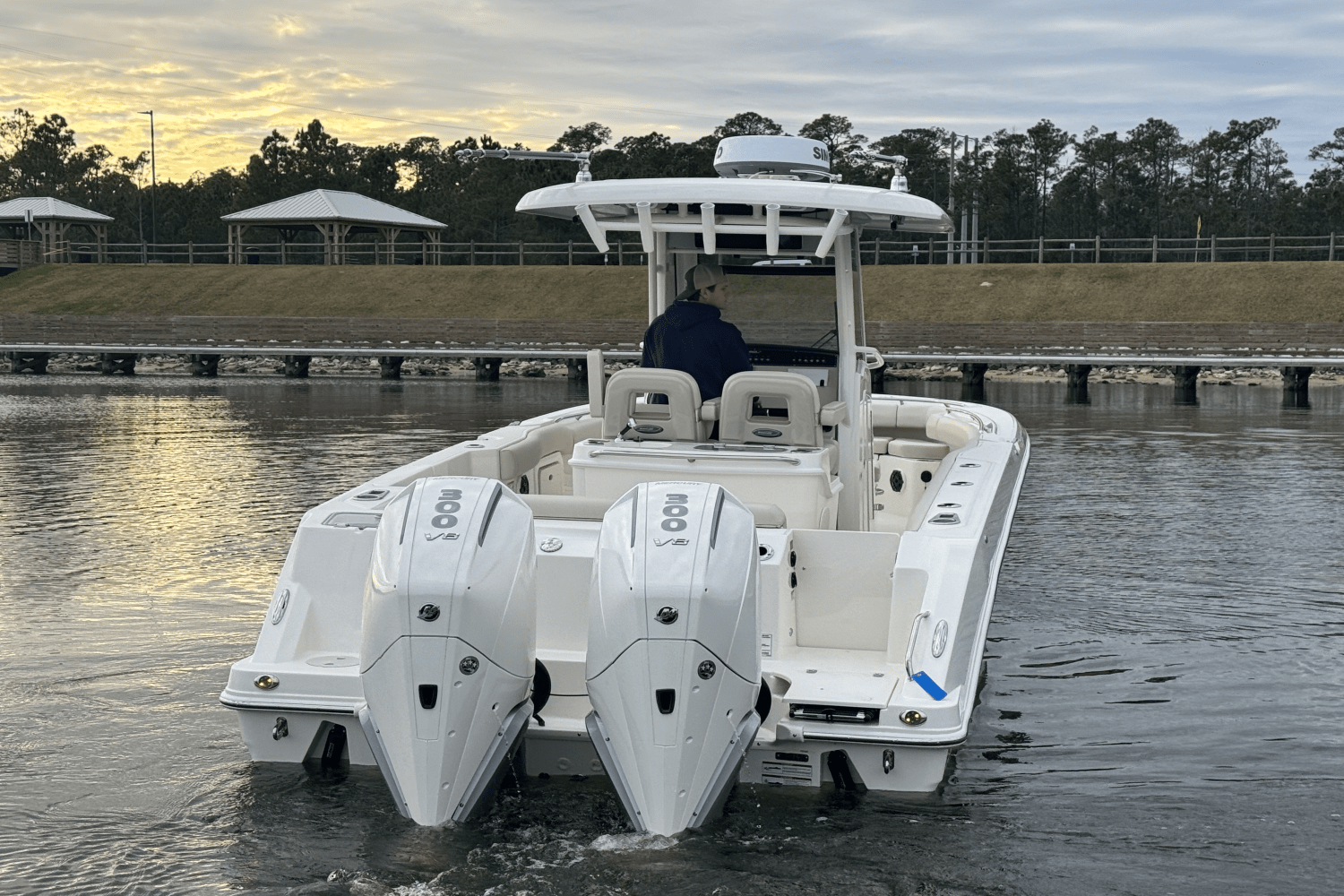 Slide: The Image of Boston Whaler 280 Outrage 2025 - 4