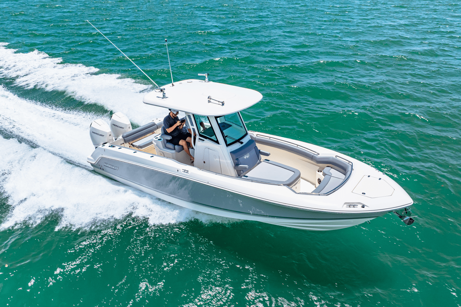 Slide: The Image of Boston Whaler 280 Outrage 2025 - 44