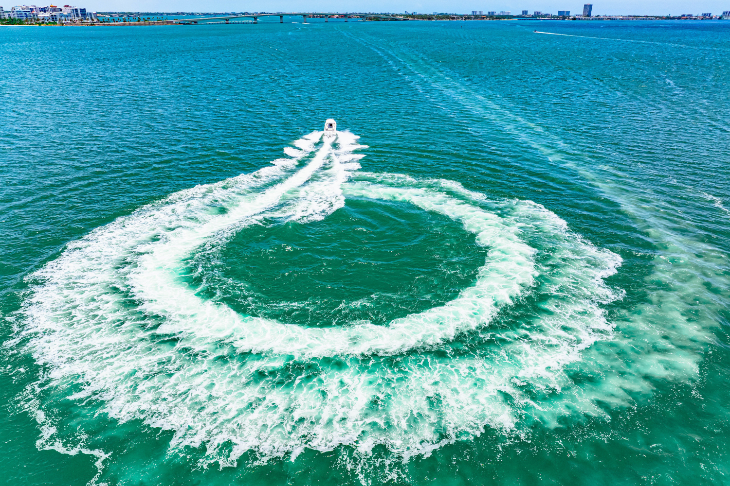 Slide: The Image of Boston Whaler 280 Outrage 2025 - 46