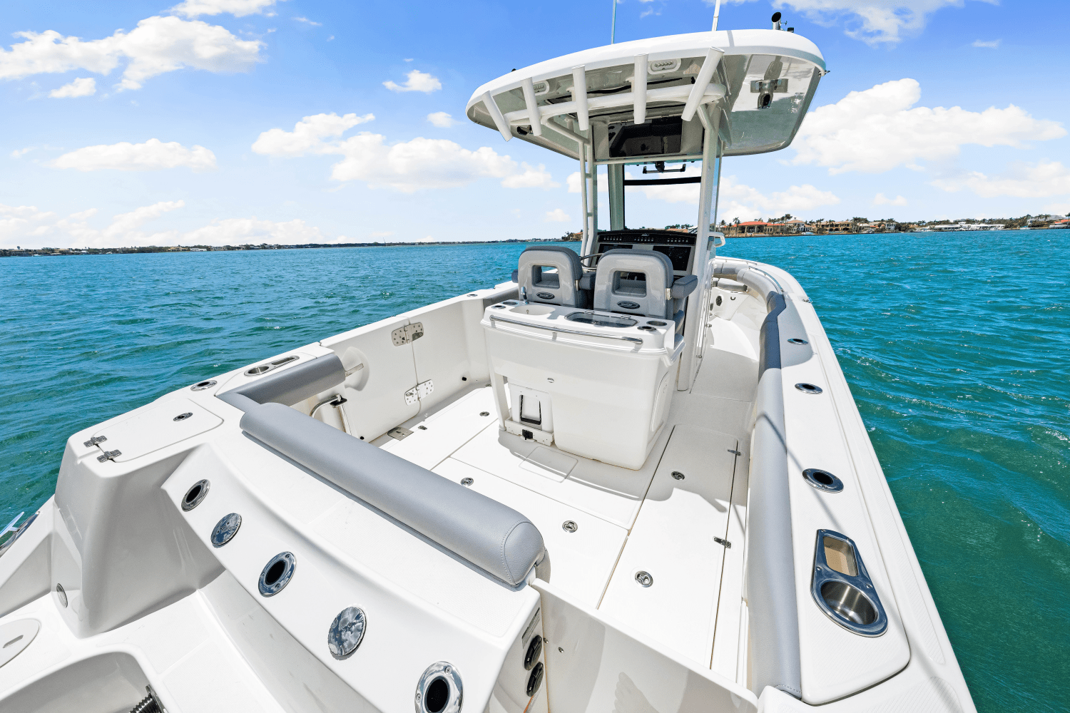 Slide: The Image of Boston Whaler 280 Outrage 2025 - 47
