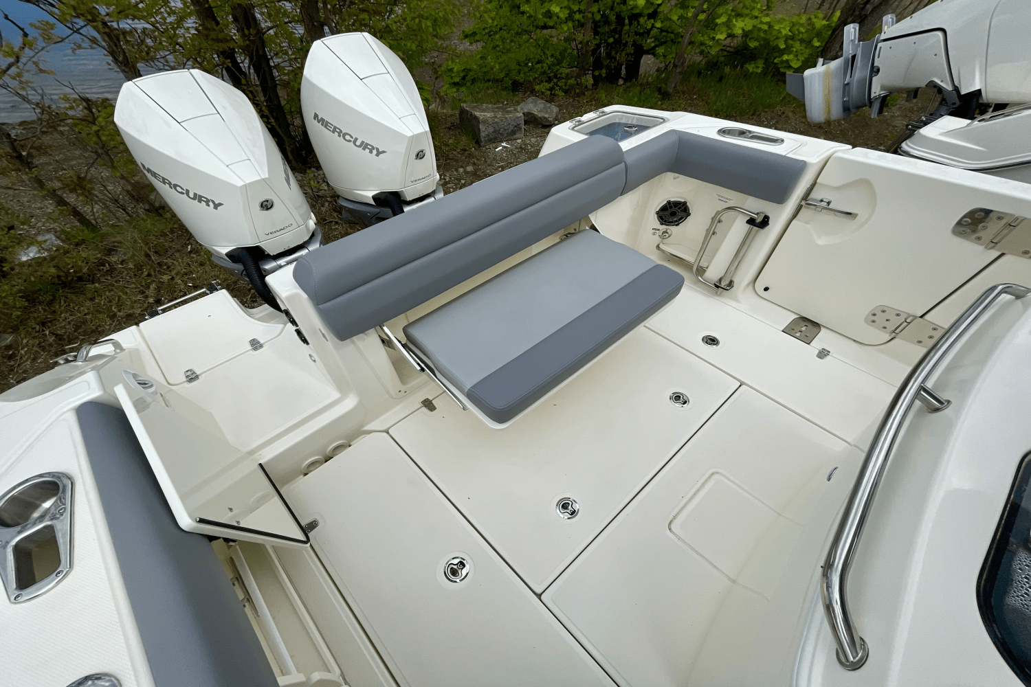 Slide: The Image of Boston Whaler 280 Outrage 2025 - 5