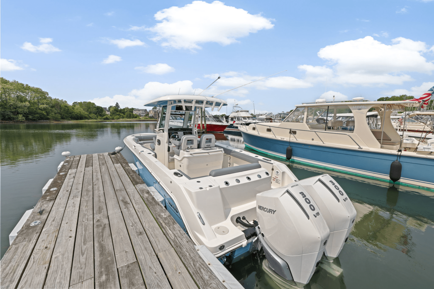 Slide: The Image of Boston Whaler 280 Outrage 2025 - 5