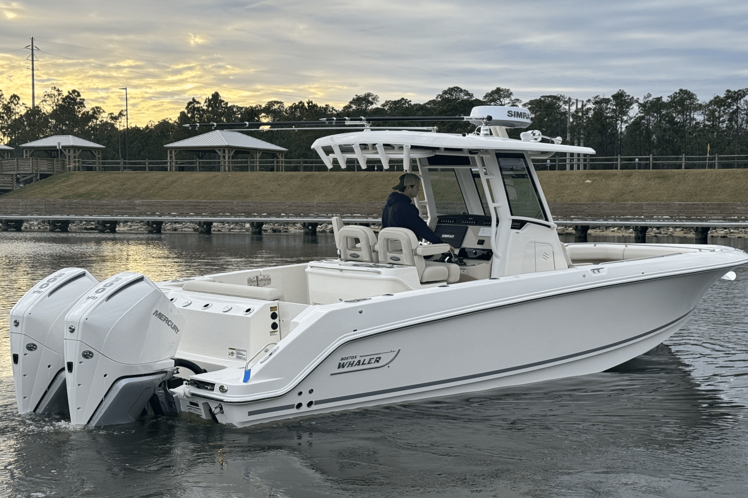 Slide: The Image of Boston Whaler 280 Outrage 2025 - 5