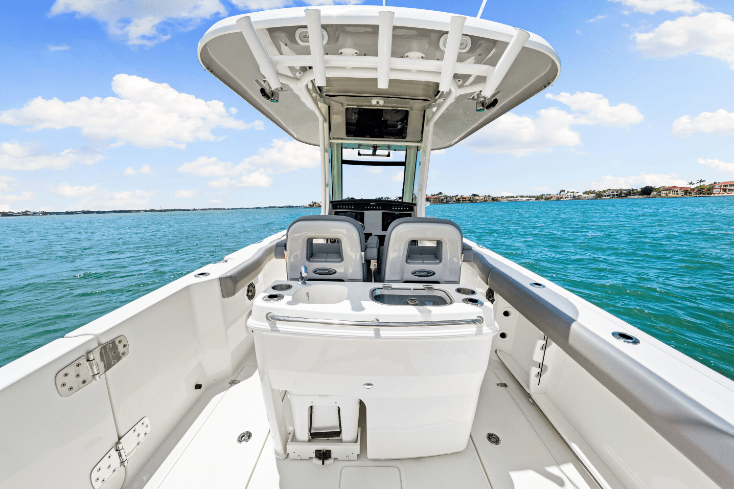 Slide: The Image of Boston Whaler 280 Outrage 2025 - 50