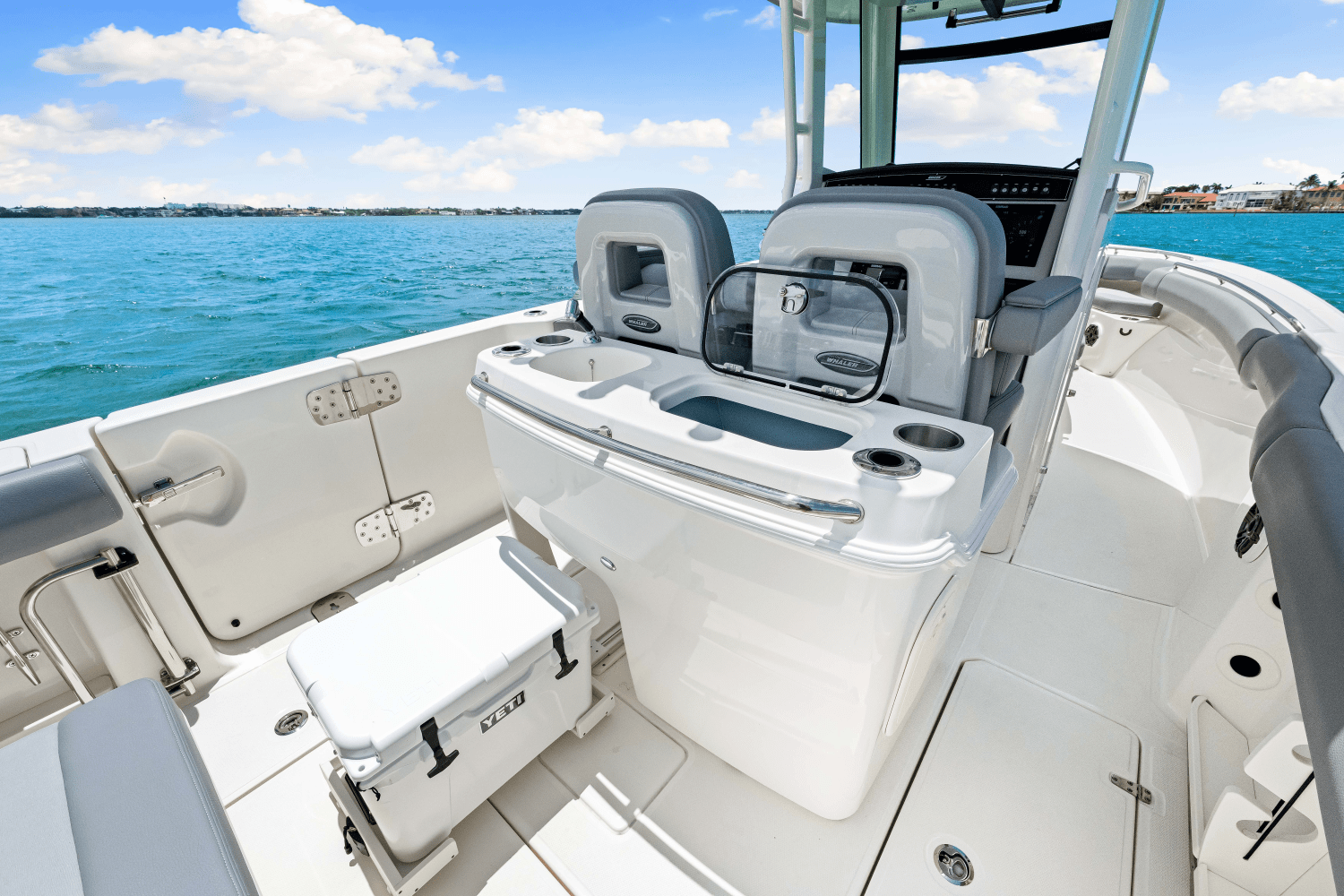 Slide: The Image of Boston Whaler 280 Outrage 2025 - 57