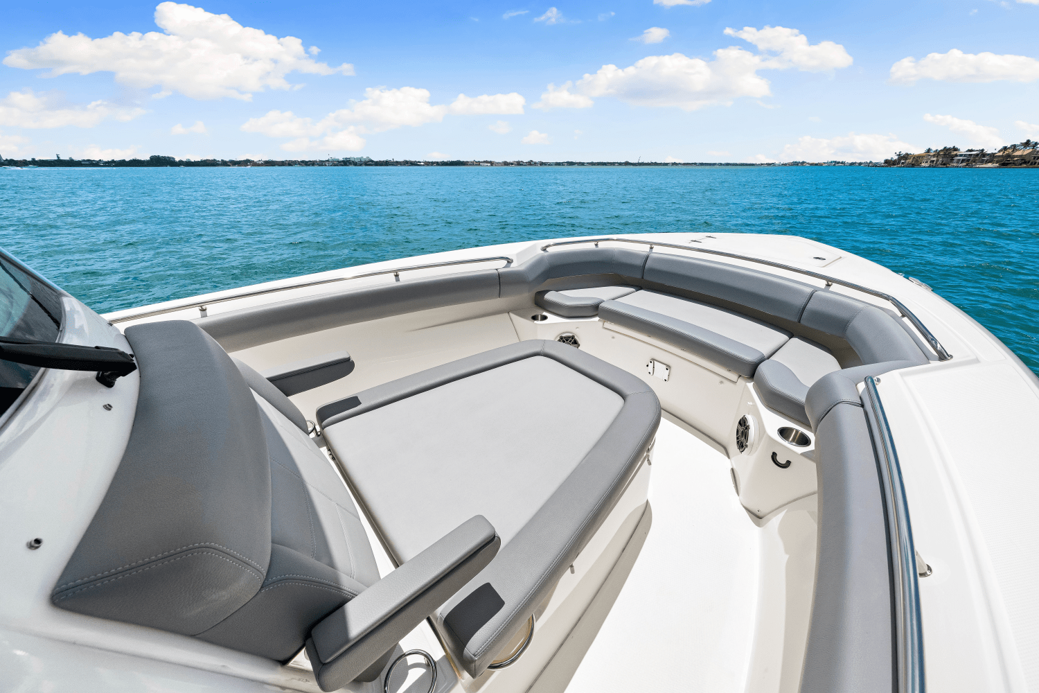 Slide: The Image of Boston Whaler 280 Outrage 2025 - 66