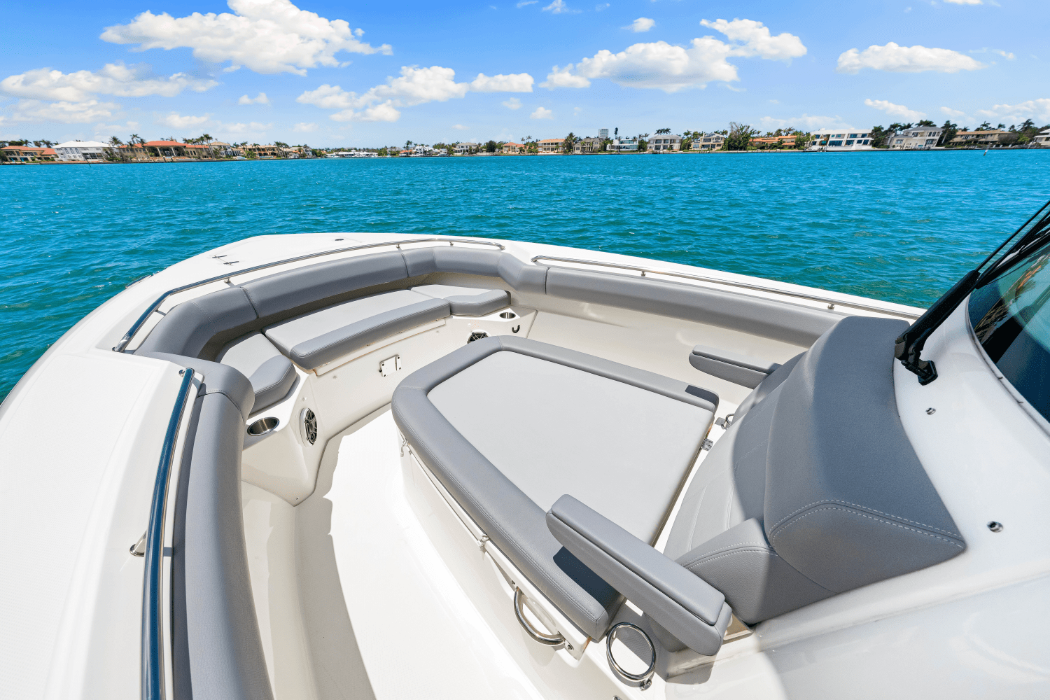 Slide: The Image of Boston Whaler 280 Outrage 2025 - 67