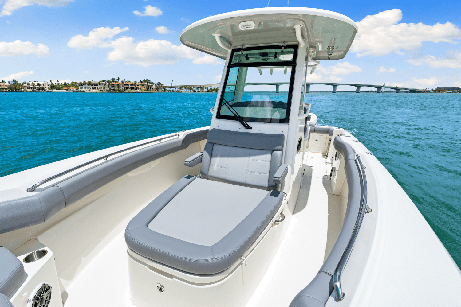 Slide: The Image of Boston Whaler 280 Outrage 2025 - 69