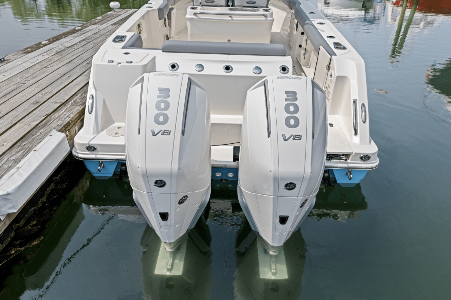 Slide: The Image of Boston Whaler 280 Outrage 2025 - 7