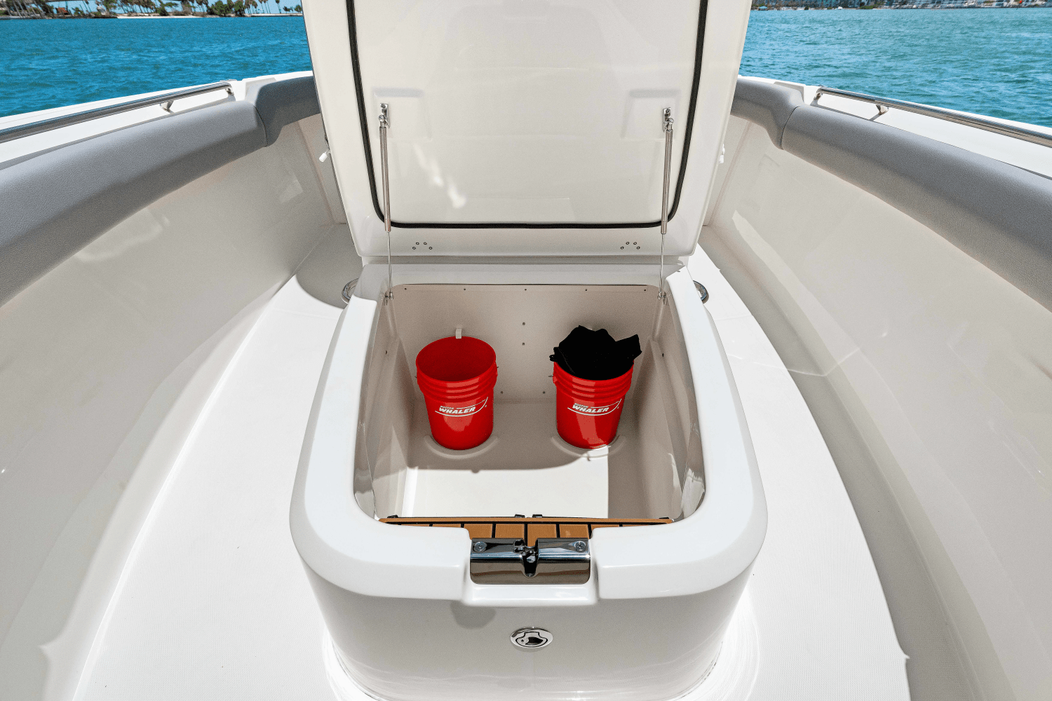 Slide: The Image of Boston Whaler 280 Outrage 2025 - 70