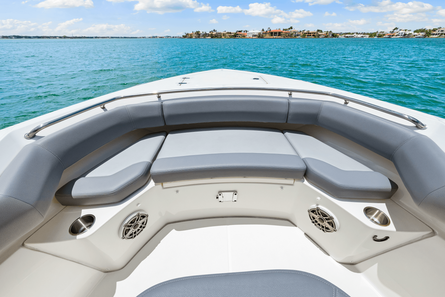 Slide: The Image of Boston Whaler 280 Outrage 2025 - 71