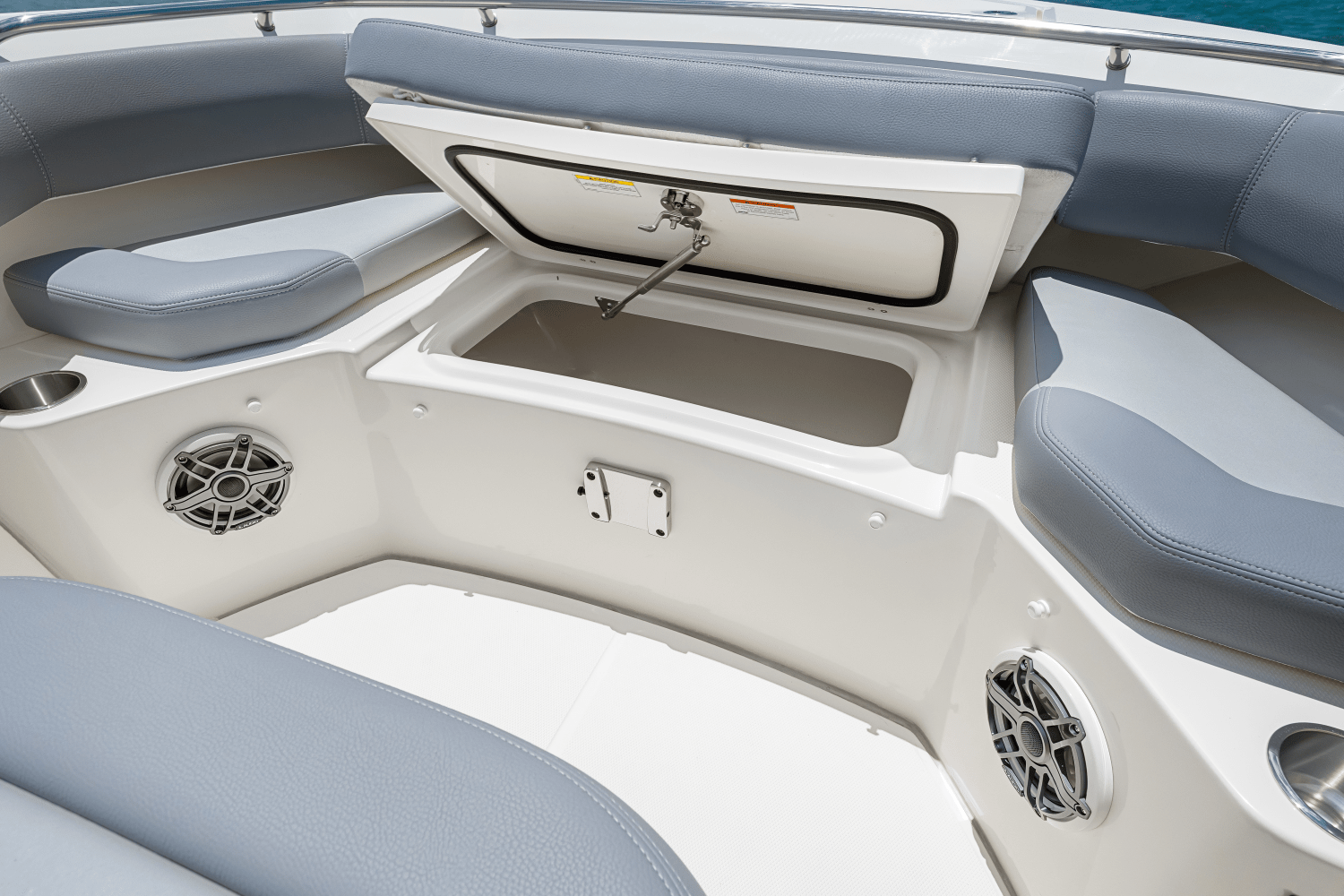 Slide: The Image of Boston Whaler 280 Outrage 2025 - 72