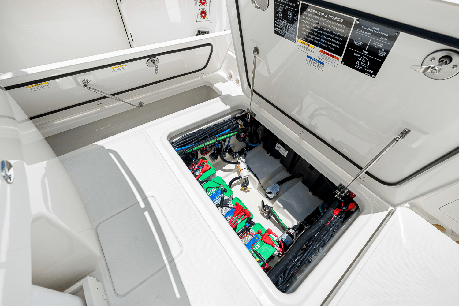 Slide: The Image of Boston Whaler 280 Outrage 2025 - 76