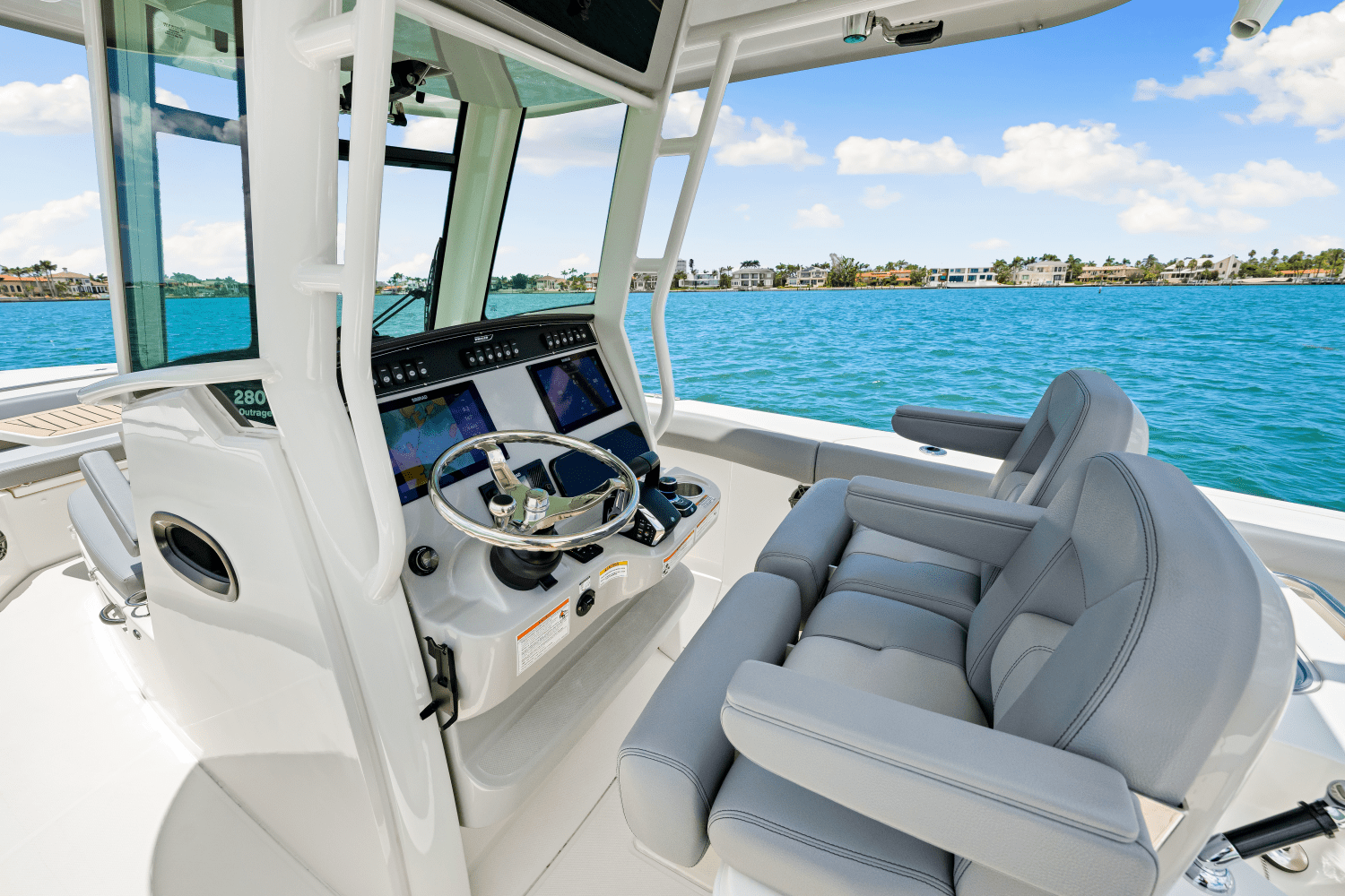 Slide: The Image of Boston Whaler 280 Outrage 2025 - 78
