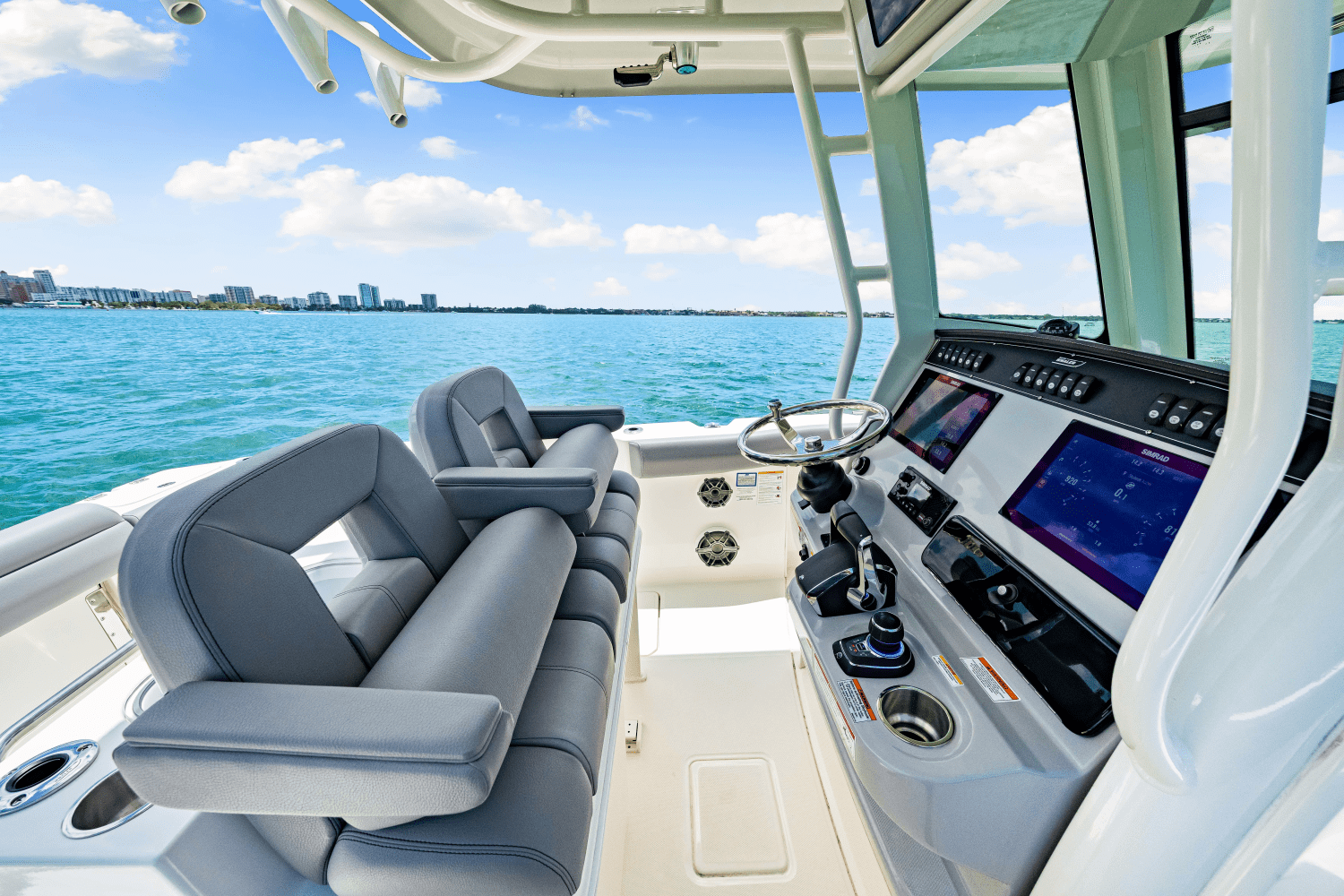 Slide: The Image of Boston Whaler 280 Outrage 2025 - 79