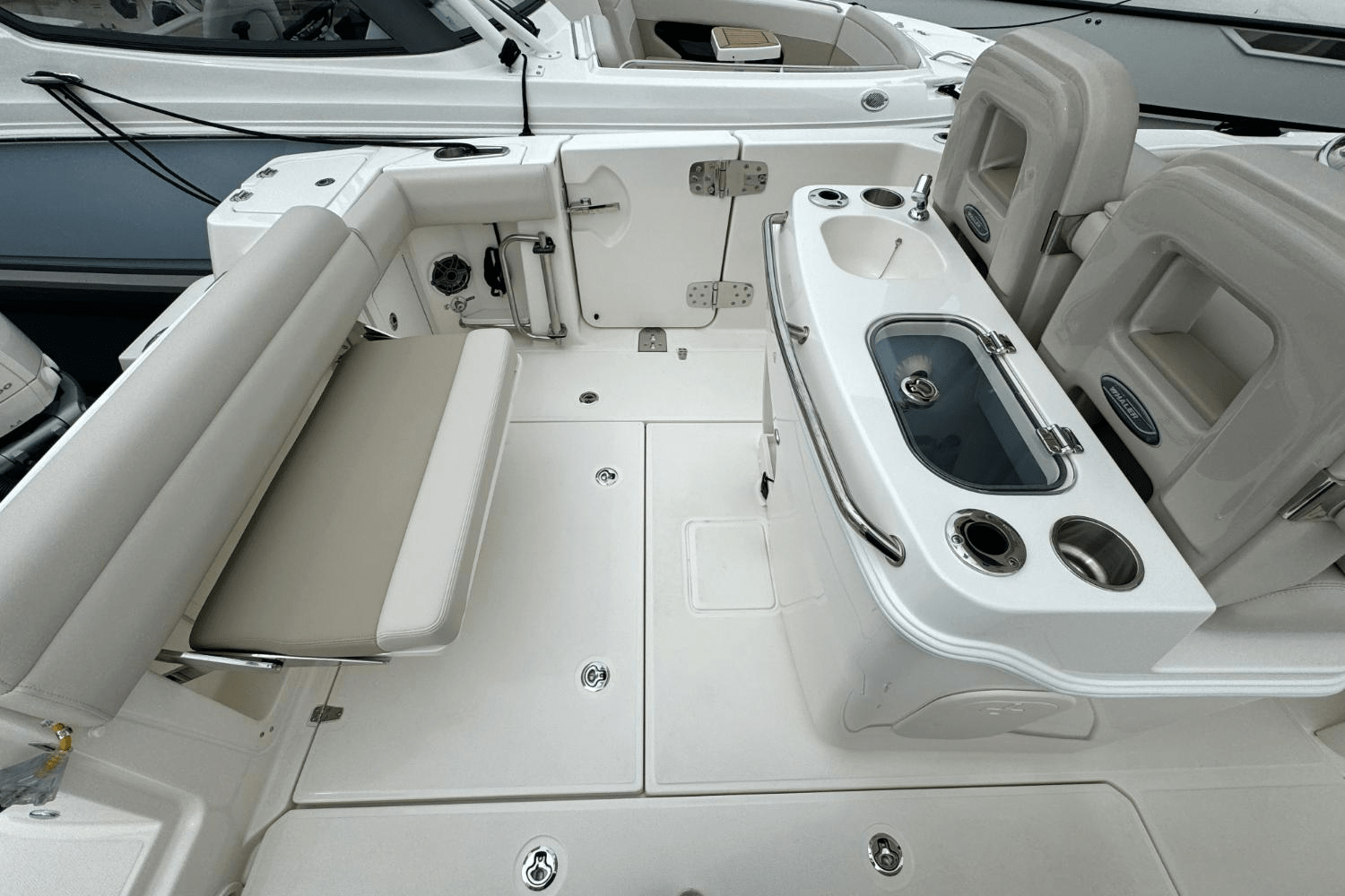 Slide: The Image of Boston Whaler 280 Outrage 2025 - 8