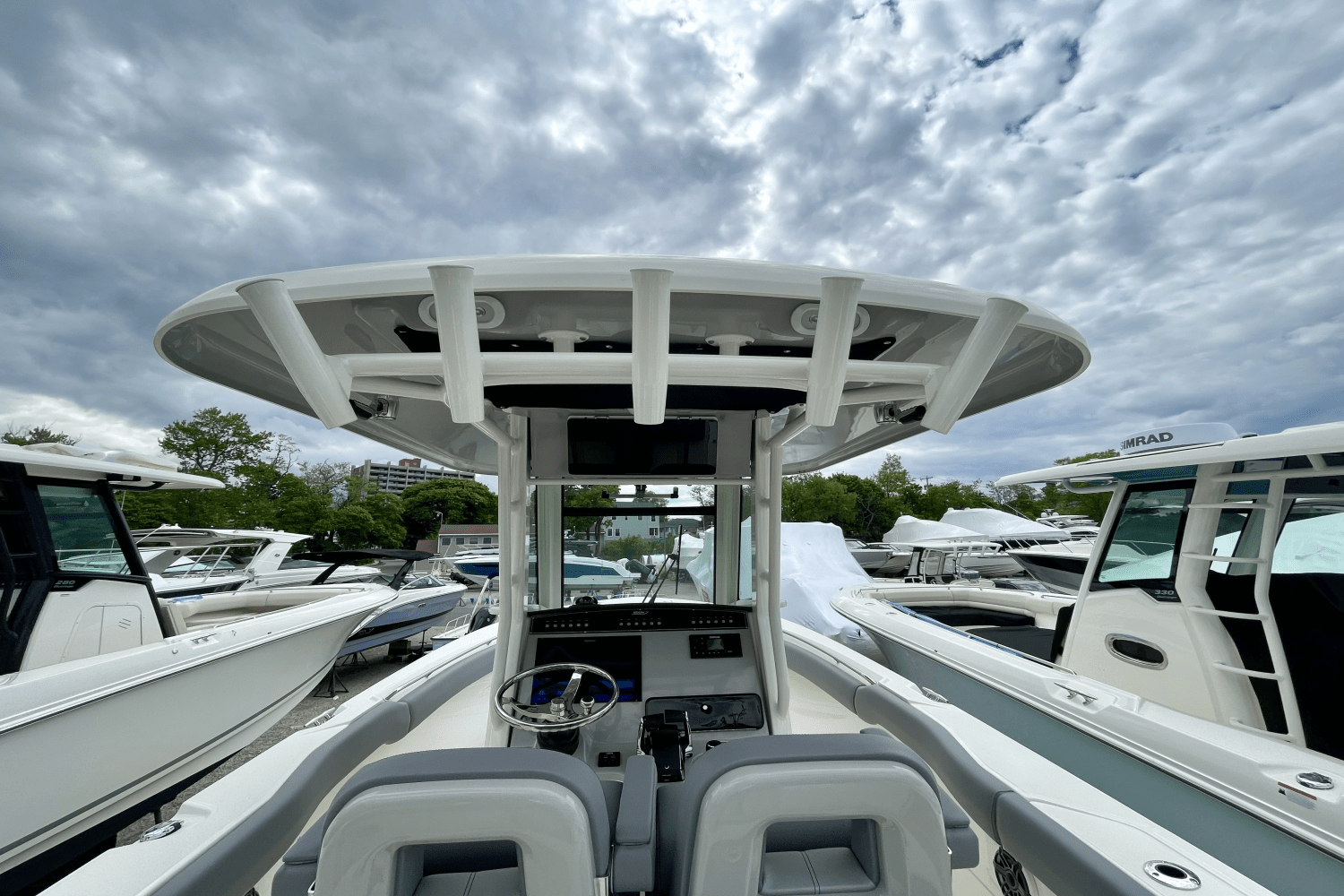 Slide: The Image of Boston Whaler 280 Outrage 2025 - 8
