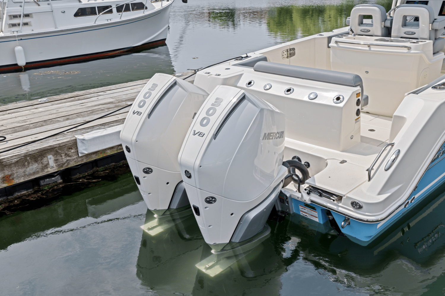 Slide: The Image of Boston Whaler 280 Outrage 2025 - 8