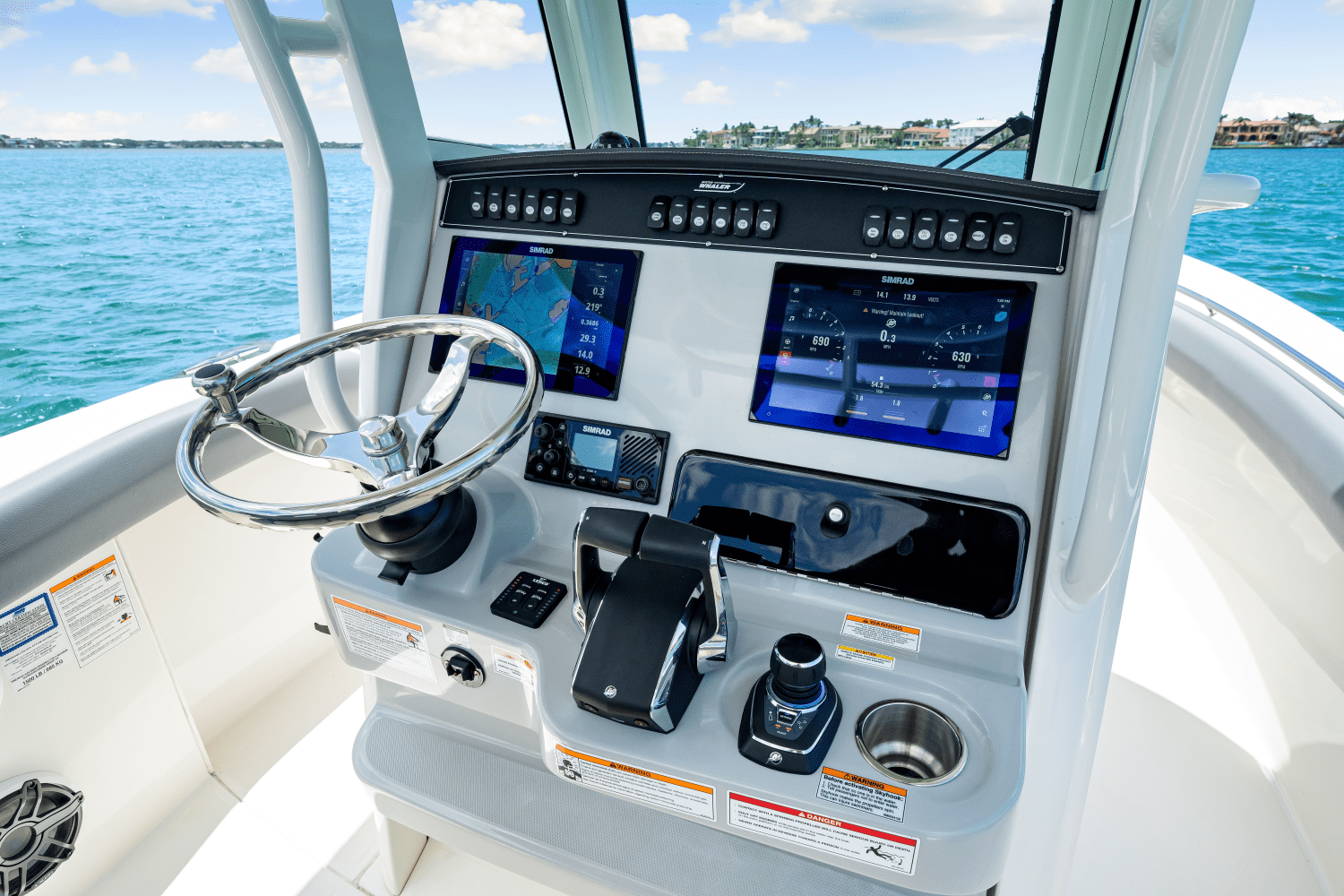 Slide: The Image of Boston Whaler 280 Outrage 2025 - 80