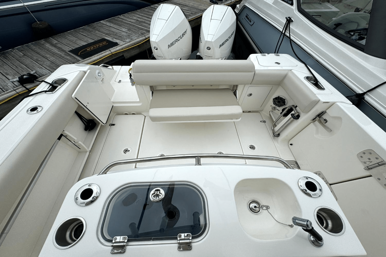 Slide: The Image of Boston Whaler 280 Outrage 2025 - 9