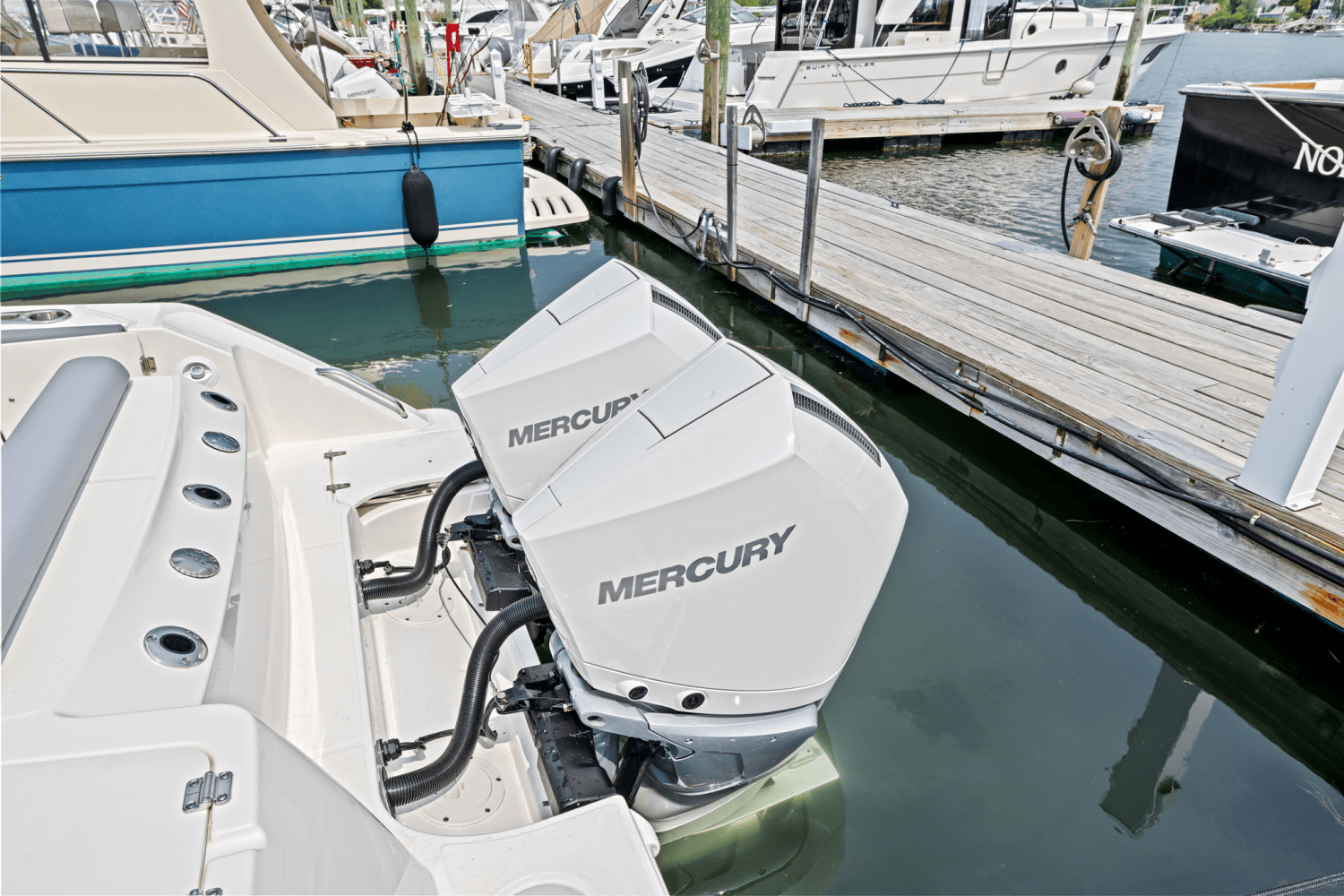 Slide: The Image of Boston Whaler 280 Outrage 2025 - 9