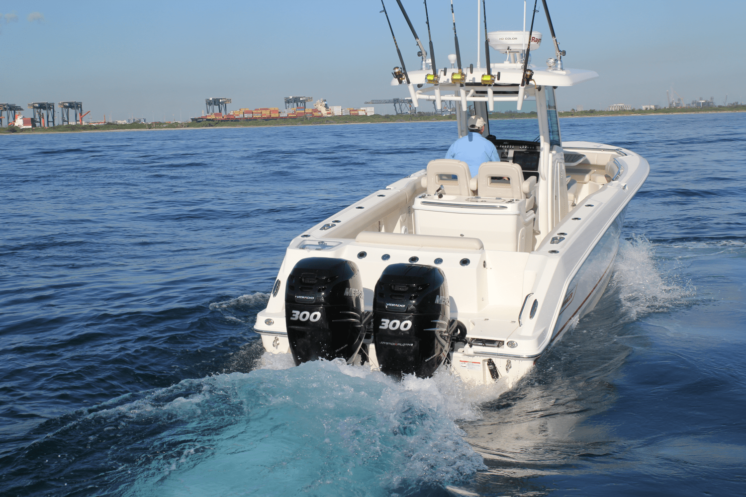 Slide: The Image of Boston Whaler 280 Outrage 2026 - 103