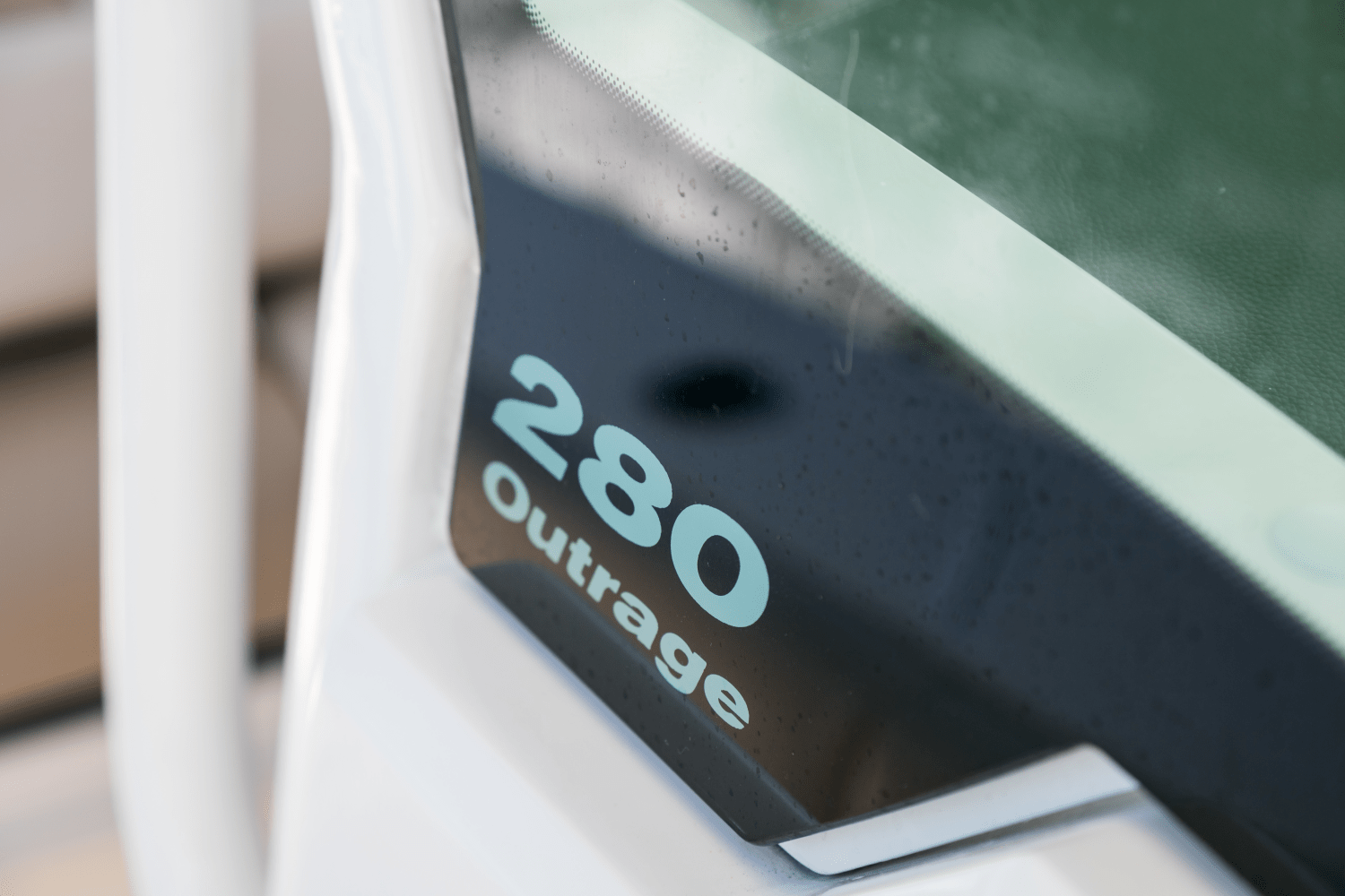 Slide: The Image of Boston Whaler 280 Outrage 2026 - 118