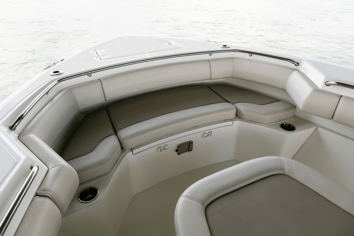 Slide: The Image of Boston Whaler 280 Outrage 2026 - 121