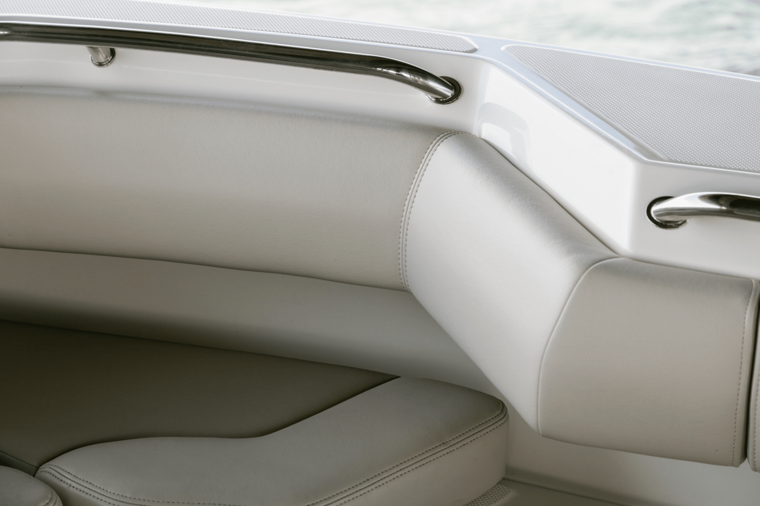 Slide: The Image of Boston Whaler 280 Outrage 2026 - 123