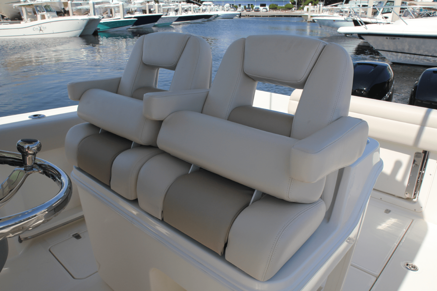 Slide: The Image of Boston Whaler 280 Outrage 2026 - 125
