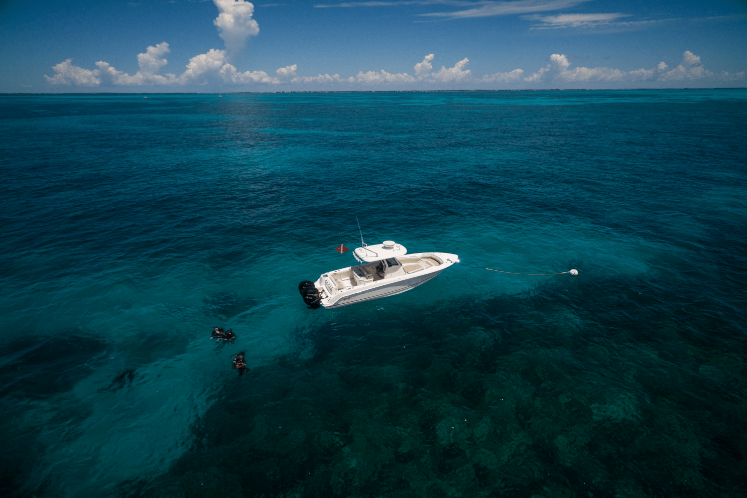 Slide: The Image of Boston Whaler 280 Outrage 2026 - 13