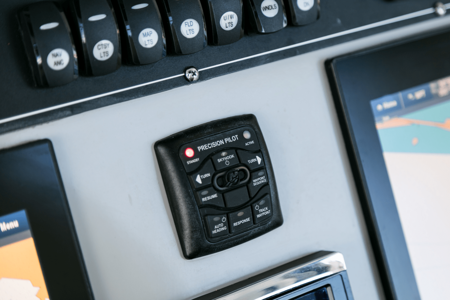 Slide: The Image of Boston Whaler 280 Outrage 2026 - 132