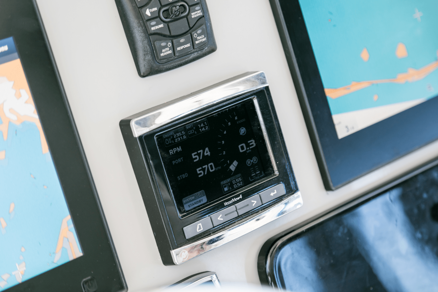 Slide: The Image of Boston Whaler 280 Outrage 2026 - 135