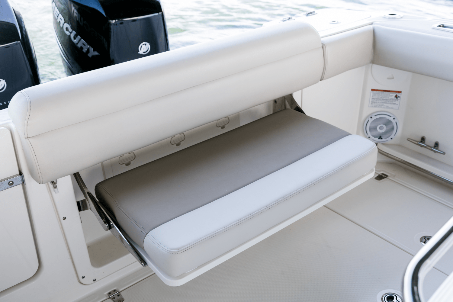 Slide: The Image of Boston Whaler 280 Outrage 2026 - 137